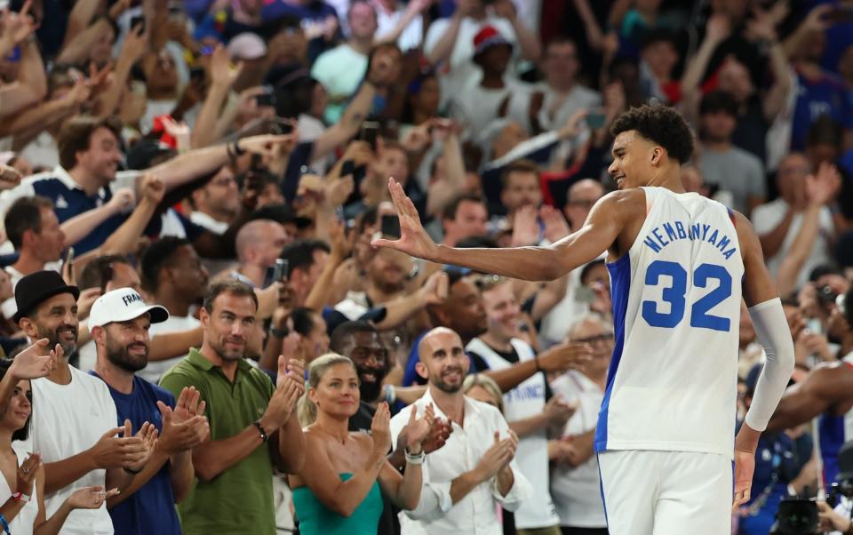 French basketball crowd