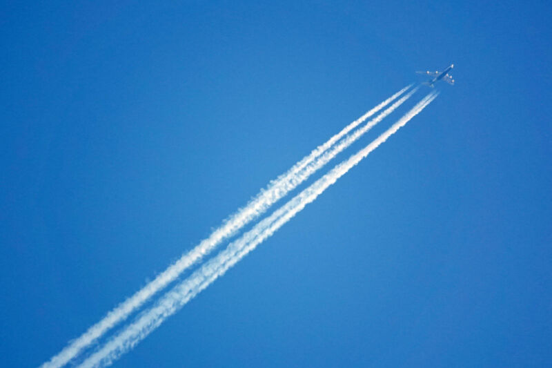 Condensation trails from a jet plane