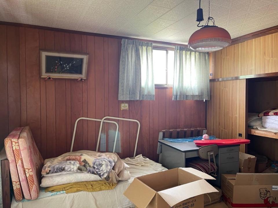 A room in the Akiya full of the previous owner's belongings.