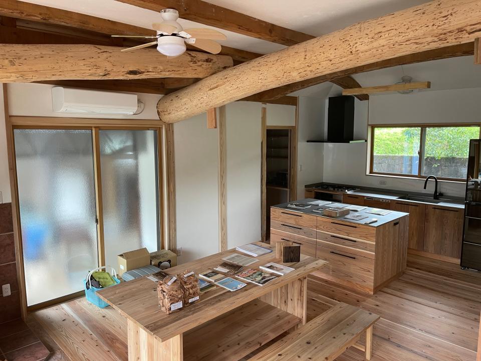 The open dining room and kitchen.