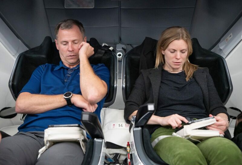 Nick Hague (left) and Zena Cardman train in a mock-up Crew Dragon spaceship in November 2023. 