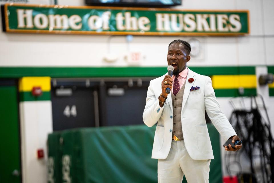 Des Moines Public Schools Superintendent Dr. Ian Roberts talks to Hoover High School students during their first day of school on Monday, August 26, 2024 in Des Moines.