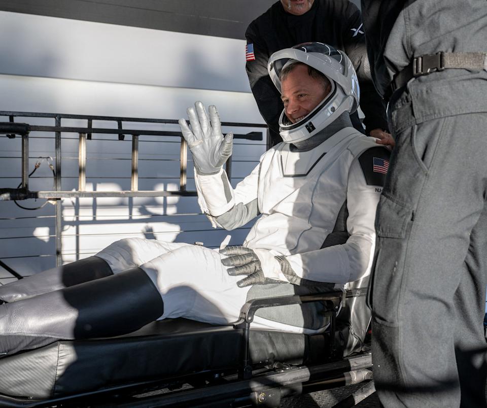 NASA -STRONAUT Nick HAGUE is helped from the SpaceX Dragon Freedom Capsule aboard the SpaceX recovery ship Megan after he, Nasa Astronauten Suni Williams, Butch Wilmore, and Roscosmos Cosmonaut Aleksandr Gorbunov returned from the international space station on Tuesday.