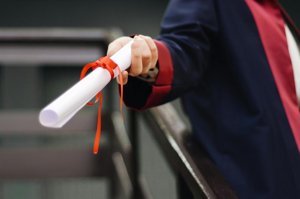 High school graduates In 2024, university fairs received from the Palm Springs Woman's Club for an amount of $ 7,500 or $ 1500.