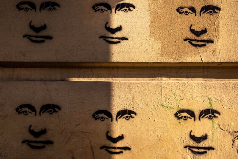 Activists reach Russians behind Putin's propaganda wall