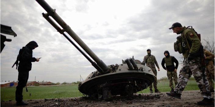 Ukrainian army inspects some of destroyed Russian equipment in Zaporizhzhya Oblast.  Apr 30, 2022.