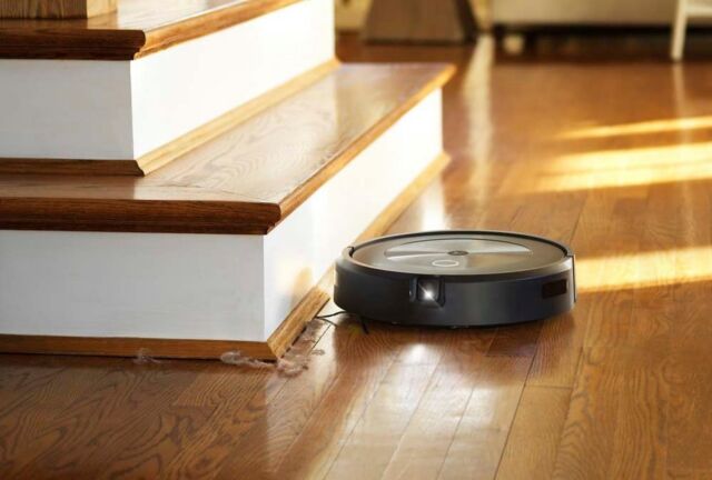 iRobot's Roomba j7+'s robotic vacuum cleaner. 