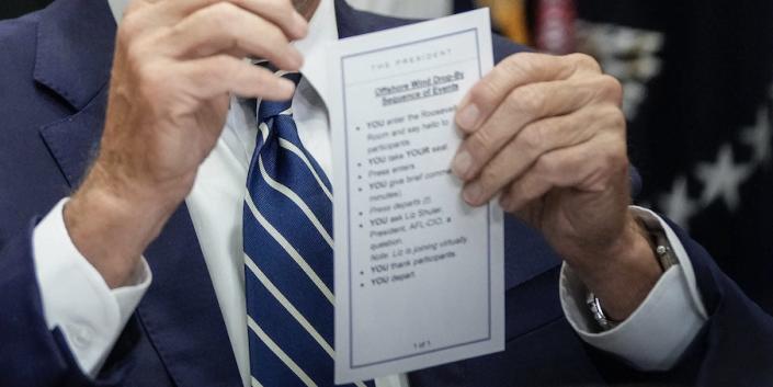 A close-up of the cue card Joe Biden held during a meeting with wind power leaders at the White House on June 23, 2022