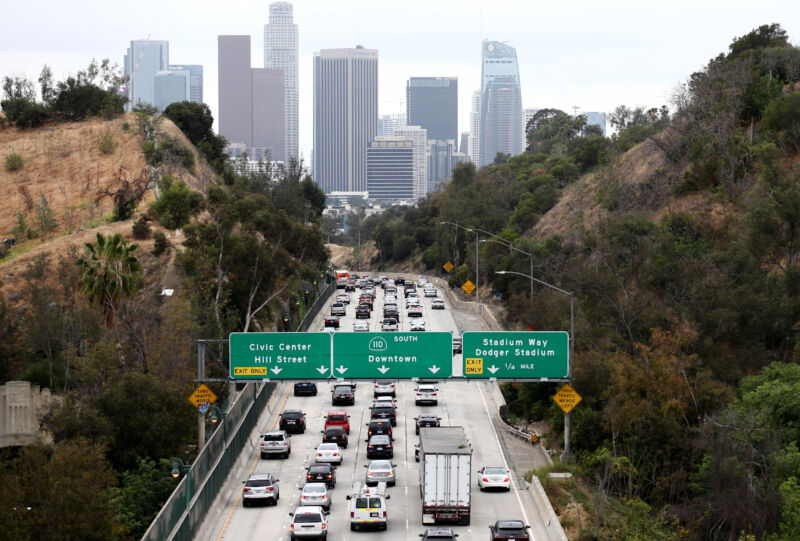 Five automakers tell FBI they want California emissions regulations