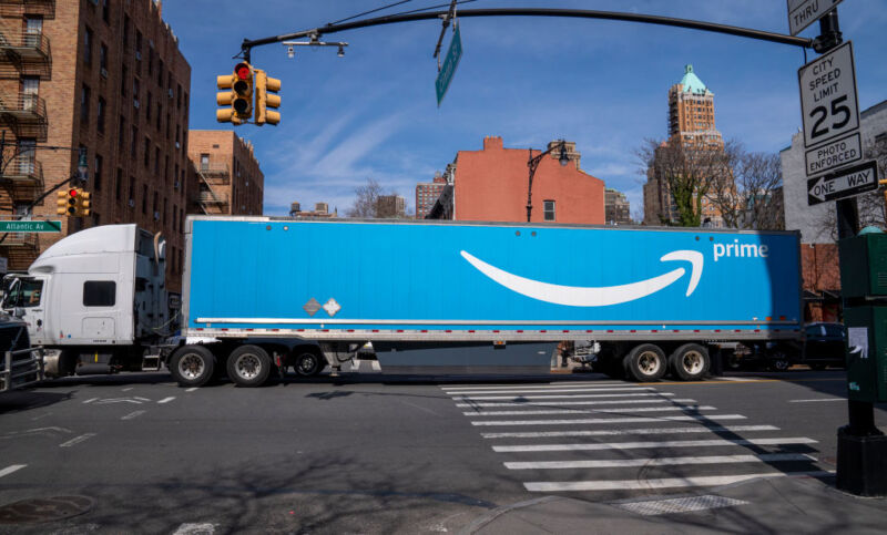 Amazon hires unsafe trucking companies twice as often as peers, WSJ finds