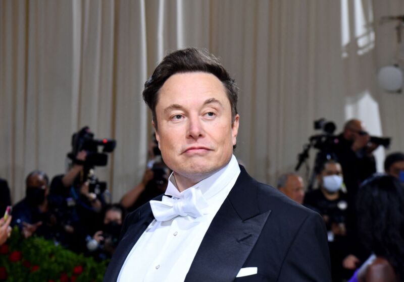 Elon Musk wears a tuxedo as he arrives at the 2022 Met Gala.