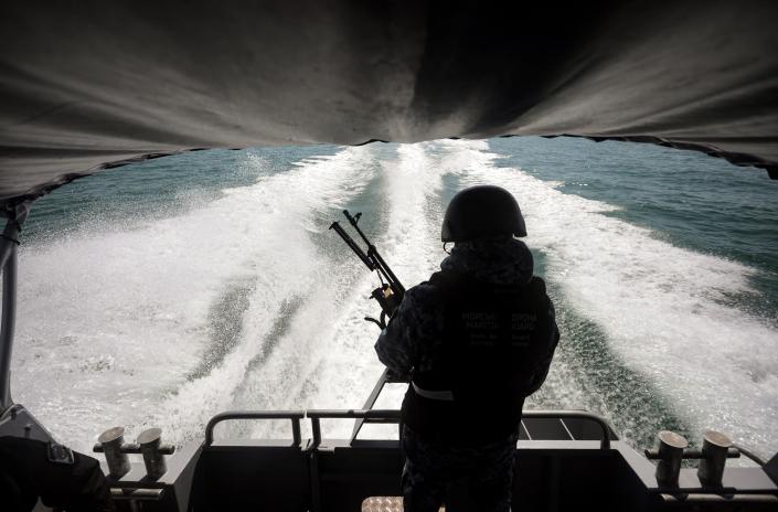 Ukrainian border guards patrol the Sea of ​​Azov off the city of Mariupol on April 30, 2021. (Photo by Aleksey Filippov/AFP) (Photo by ALEKSEY FILIPPOV/AFP via Getty Images)