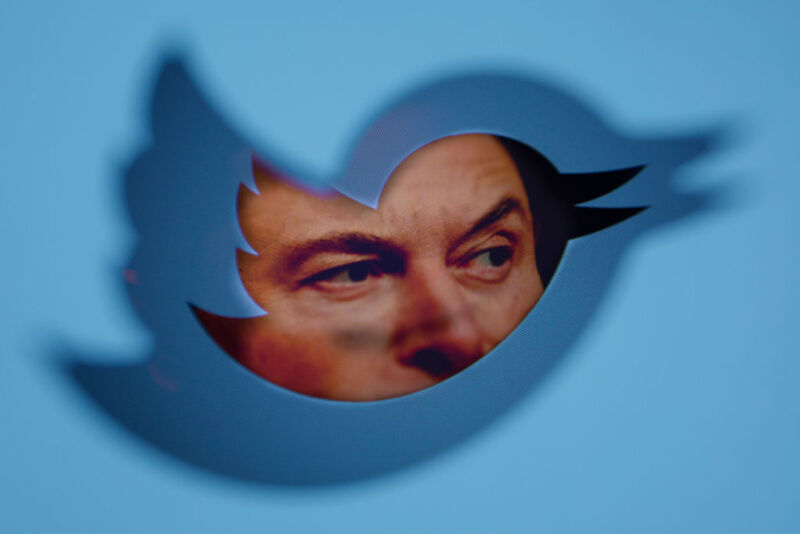 Twitter fires 5K contractors in surprise 2nd wave of cuts, more mods lost