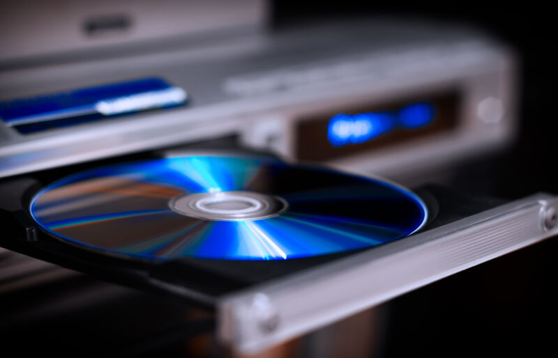 insert Blu-ray disc into the player