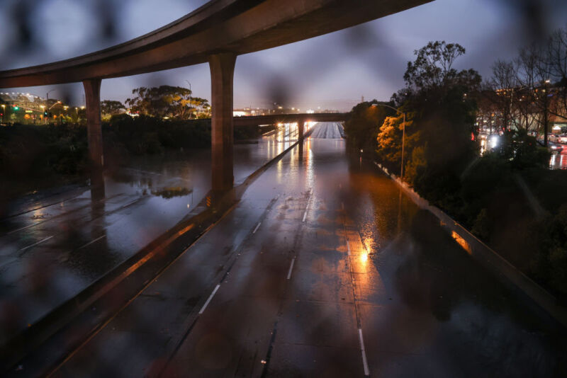 Highway 101 floods in California