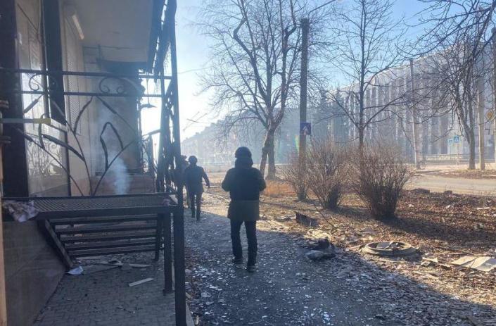 A CBS News team walks down a rubble-strewn street in Bakhmut, eastern Ukraine, in late January 2023 amid Russia's ongoing invasion.  / Credit: CBS News