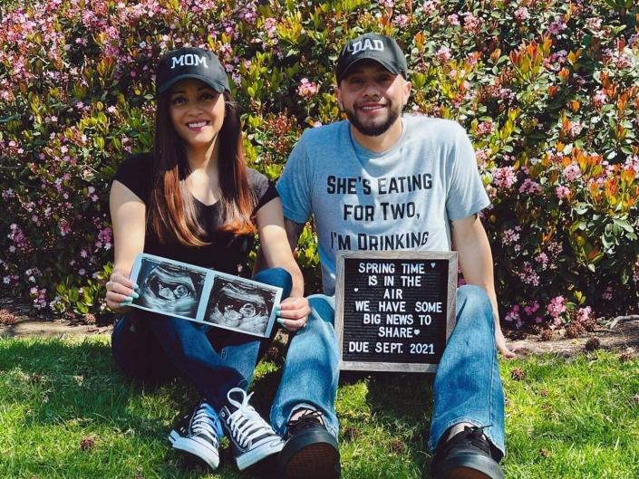 Melissa and Jason Diaz announce their pregnancy