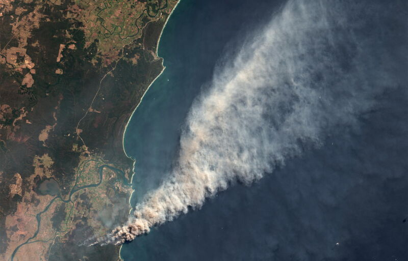 satellite image of smoke from bushfires in Australia